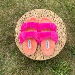 🆕 Steve Madden Furry Sandal